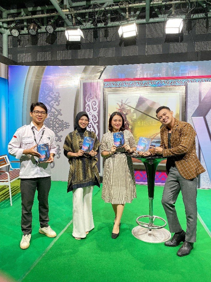 -	Narasumber Berbagi Praktik Baik Tentang Penulisan Buku