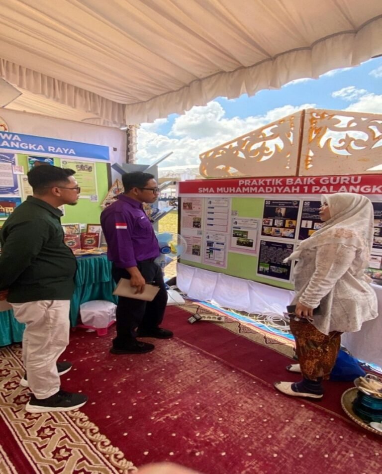 Berbagi Praktek Baik Pengelolaan Perpustakaan di Pameran Literasi di Universitas Muhammadiyah Palangkaraya